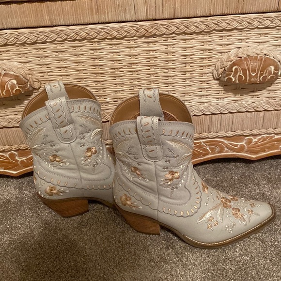 Dingo Size 7 boho floral cowboy boots - Picture 1 of 4